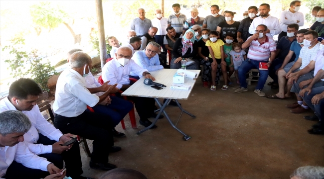 Hazine ve Maliye Bakanı Elvan, Mersin'deki orman yangından etkilenen vatandaşlarla buluştu: