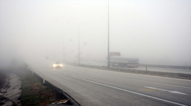 Kırıkkale'de yoğun sis, trafiği yavaşlattı