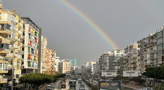 Antalya'da sağanak sonrası gökkuşağı oluştu