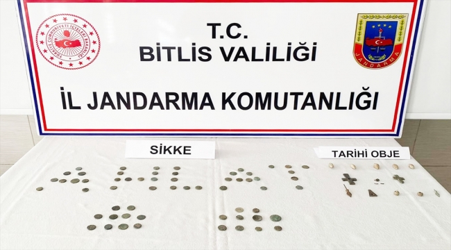 Bitlis'te 61 sikke ile 12 tarihi obje ele geçirildi