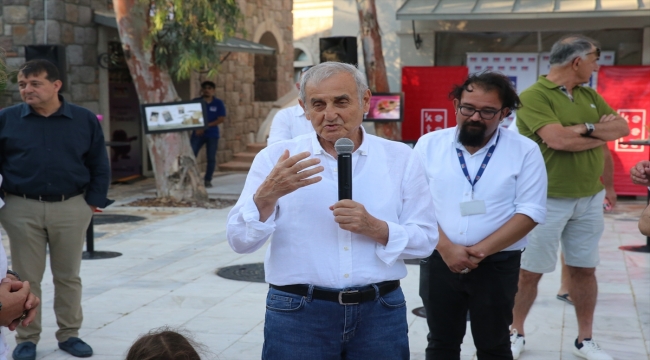 Ressam Devrim Erbil, Bodrum'da kitabının tanıtımına katıldı